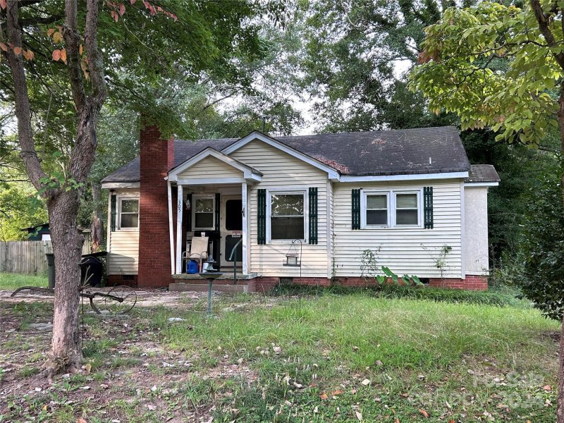 Property image 2 at 305 Hillcrest Avenue, Gastonia, NC 28052