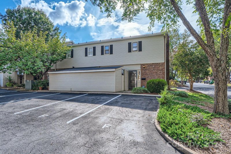 5941 Quail Hollow Road