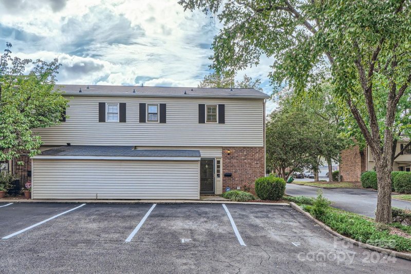 Property image 2 at 5941 Quail Hollow Road, Charlotte, NC 28210