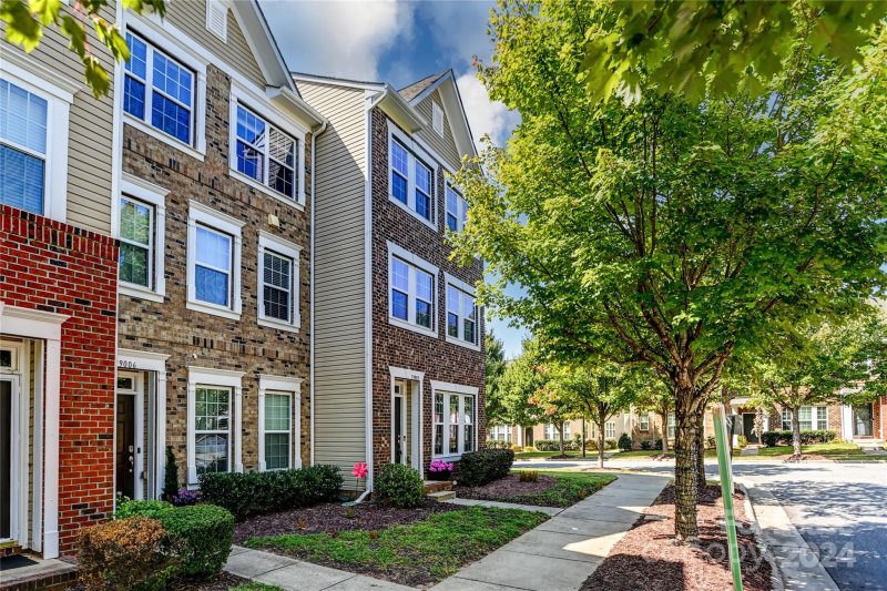 Property image 2 at 19002 Lake Breeze Drive, Cornelius, NC 28031