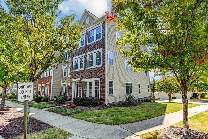 Property image 3 at 19002 Lake Breeze Drive, Cornelius, NC 28031