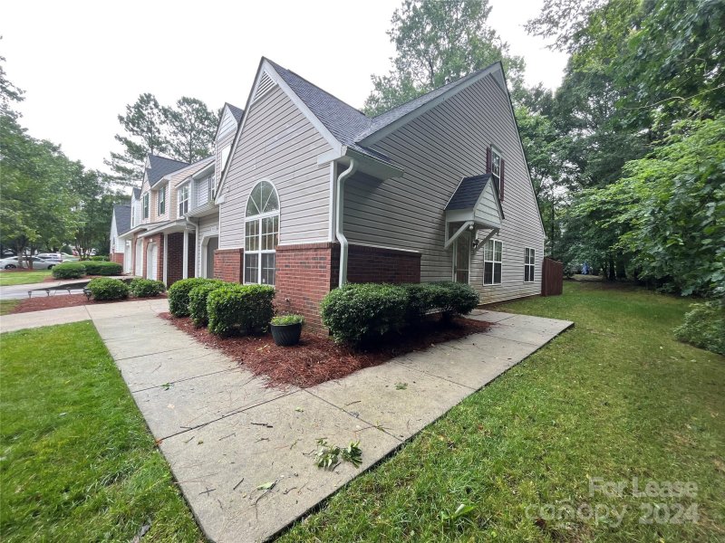 Property image 3 at 9904 Birch Knoll Court, Charlotte, NC 28213