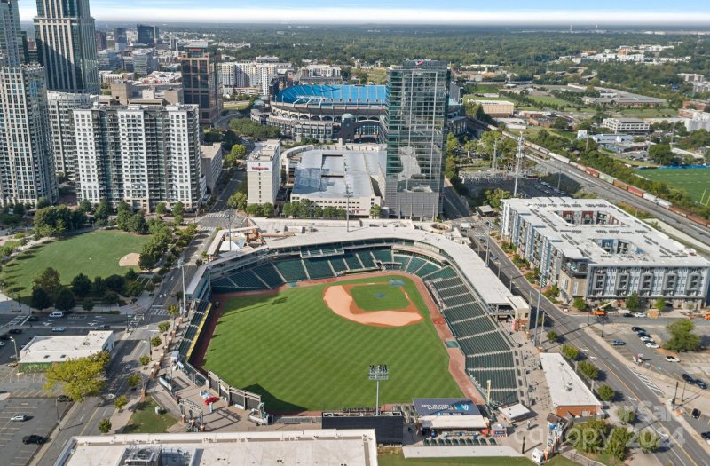 Property image 2 at 333 W Trade Street, Charlotte, NC 28202