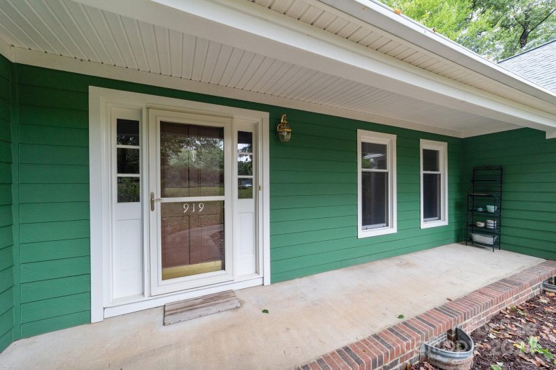 Property image 5 at 919 Stoney Crest Court, Mooresville, NC 28115