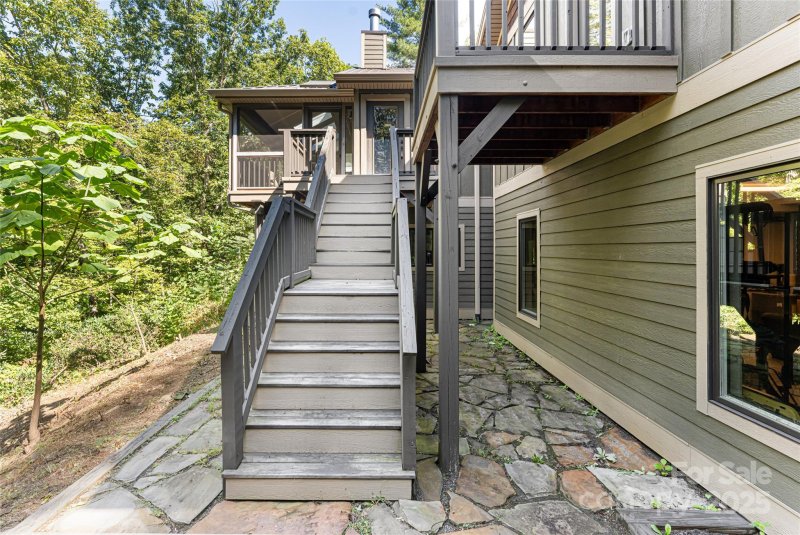 Property image 2 of 111 Eastmoor Drive in Eastmoor, Asheville, NC 28805