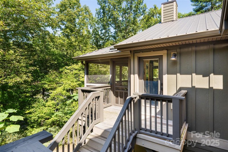 Property image 3 of 111 Eastmoor Drive in Eastmoor, Asheville, NC 28805