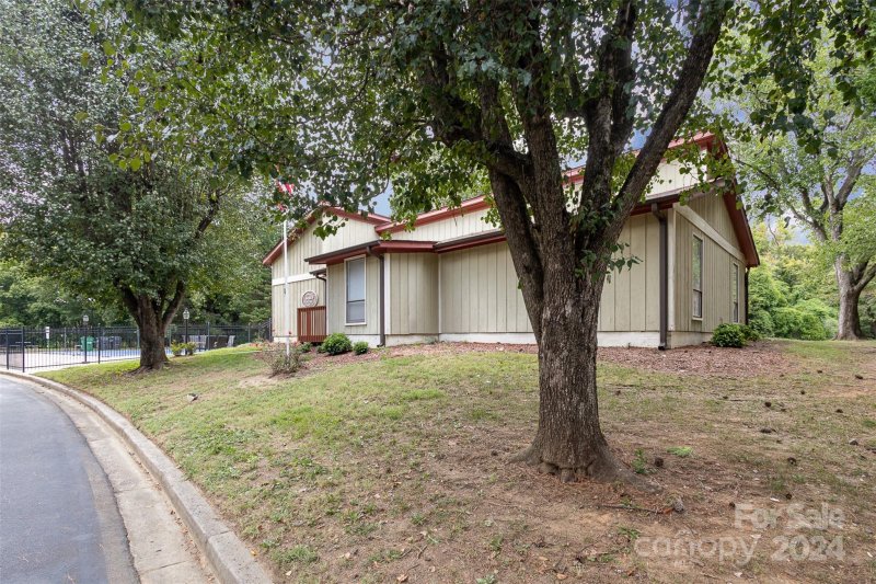 Property image 2 at 8061 Charter Oak Lane, Charlotte, NC 28226