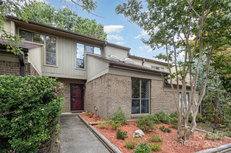 Property image 3 at 8061 Charter Oak Lane, Charlotte, NC 28226