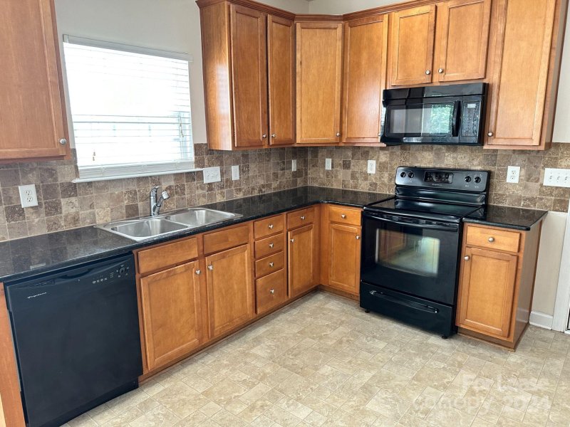 Property image 4 at 107 Planters Drive, Statesville, NC 28677