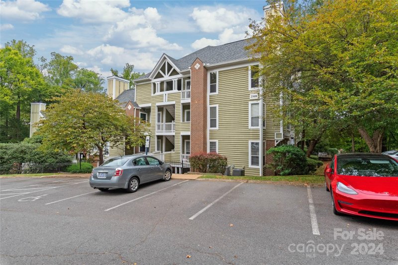 Property image 2 at 2508 Cranbrook Lane, Charlotte, NC 28207