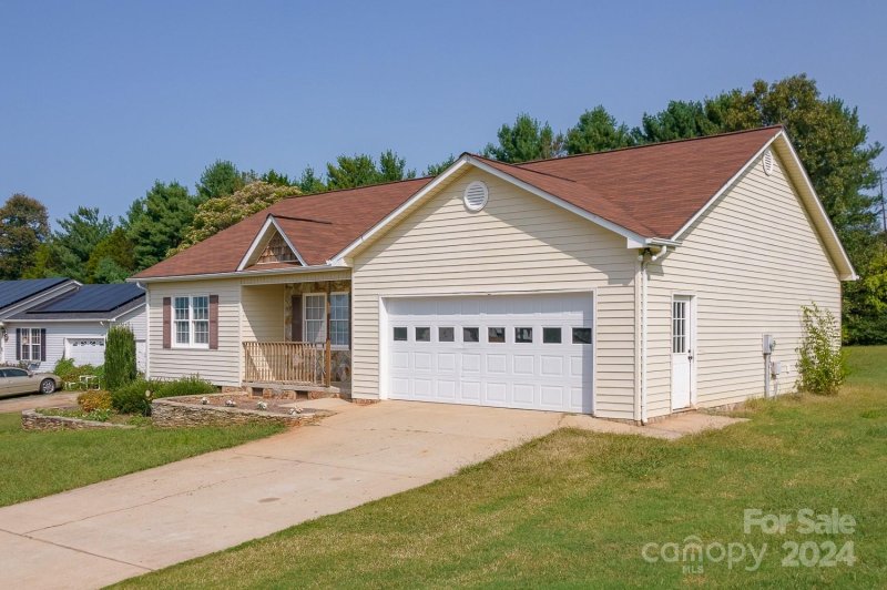 Property image 2 at 2098 Rocketts Way, Newton, NC 28658