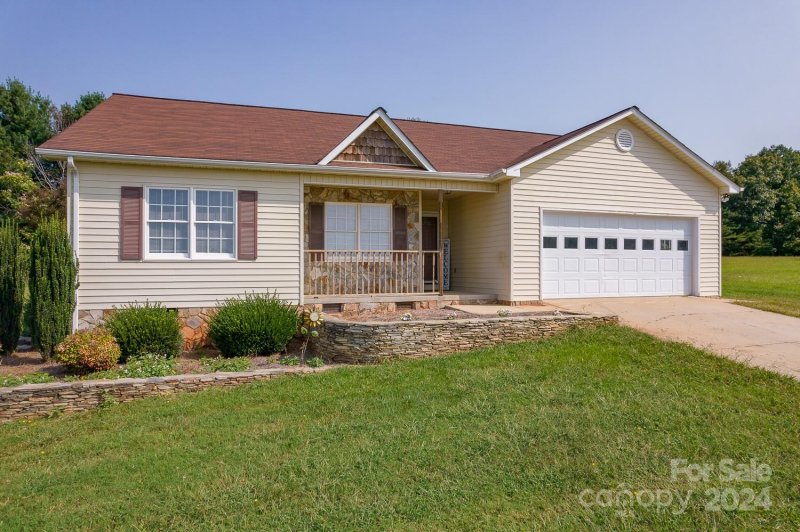 Property image 3 at 2098 Rocketts Way, Newton, NC 28658