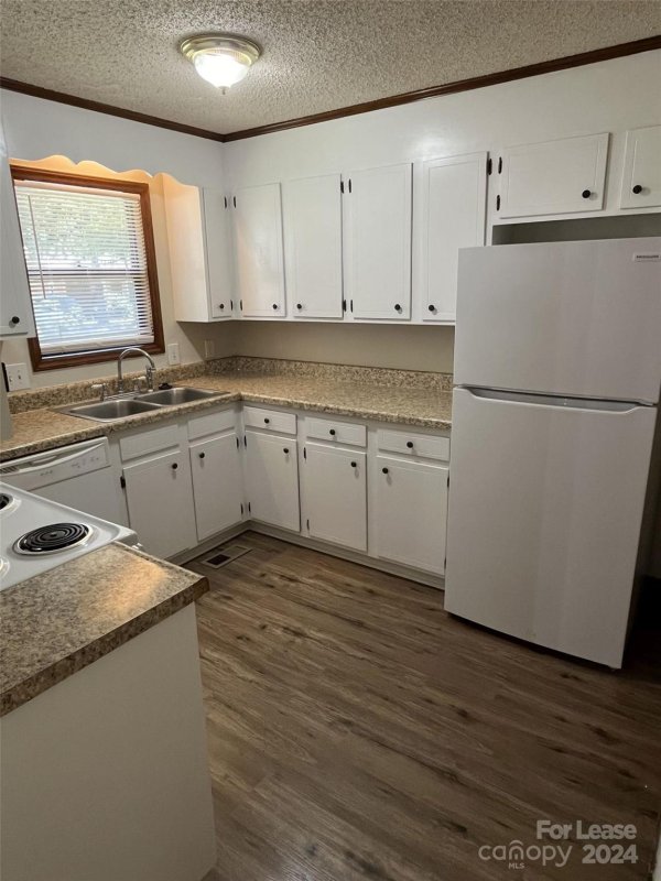 Property image 5 at 3923 Courtland Drive, Charlotte, NC 28212