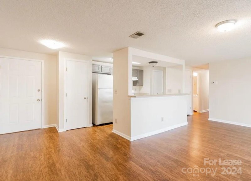 Property image 3 at 1600 Arlyn Circle, Charlotte, NC 28213