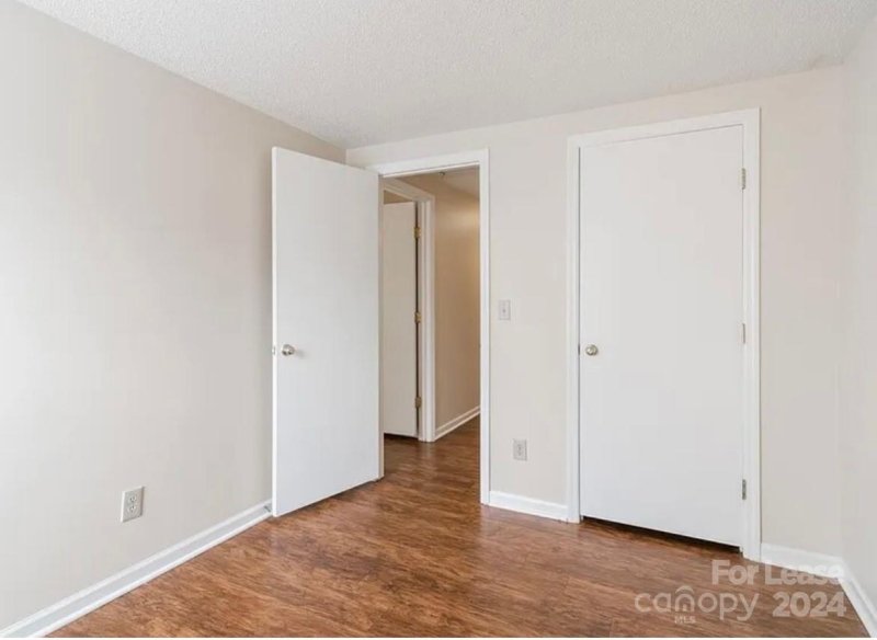 Property image 4 at 1600 Arlyn Circle, Charlotte, NC 28213