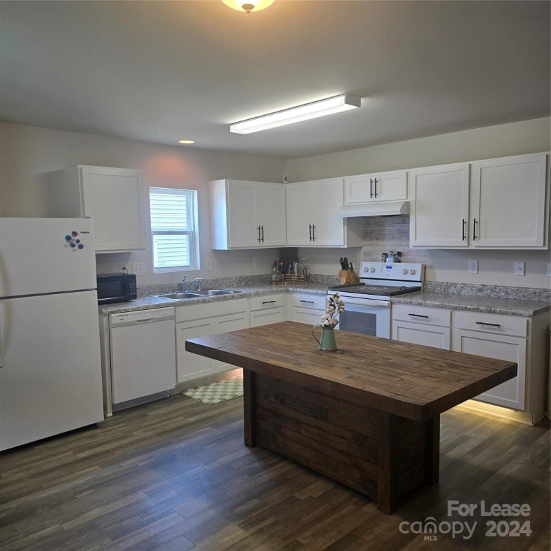 Property image 5 at 605 Scarlet Leaf Lane, Oakboro, NC 28129