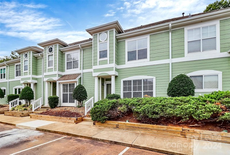 Property image 3 at 17433 Tuscany Lane, Cornelius, NC 28031