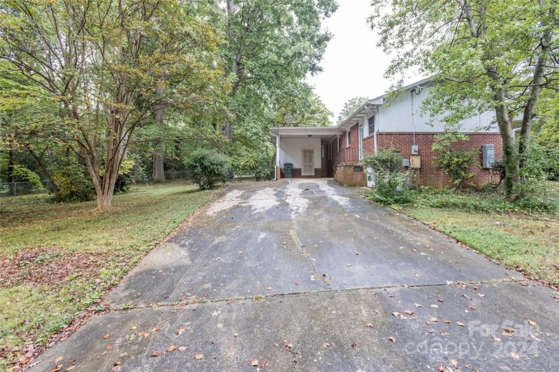 Property image 2 at 2600 Club Drive, Gastonia, NC 28054