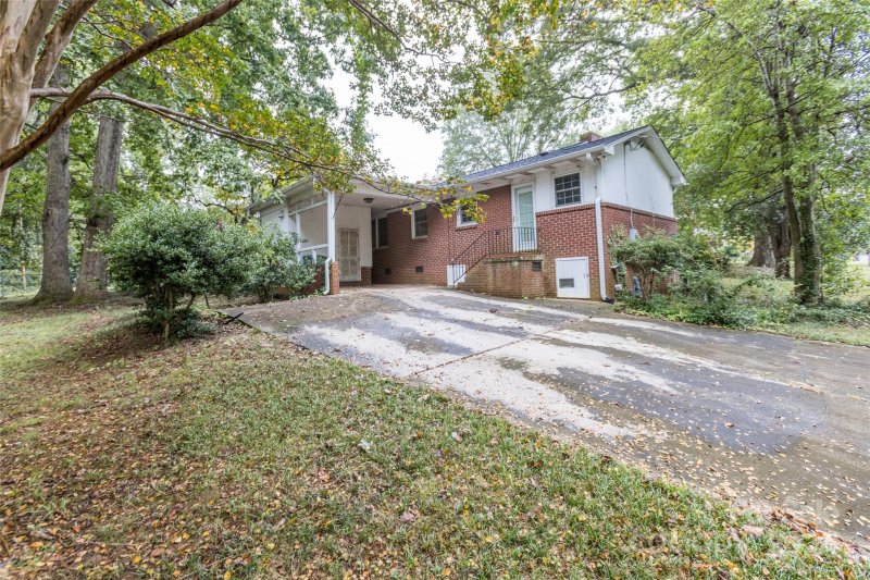 Property image 3 at 2600 Club Drive, Gastonia, NC 28054