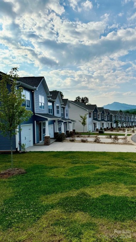 Property image 4 at 33 Cain Hollow Way, Asheville, NC 28806