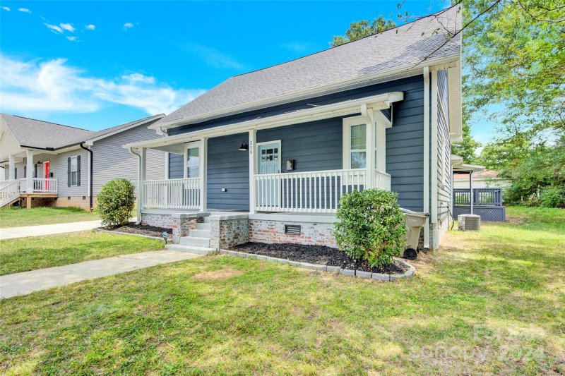 Property image 3 at 214 S Ransom Street, Gastonia, NC 28052