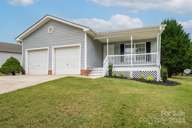 Property image 2 at 1533 Farmington Hills Drive, Conover, NC 28613