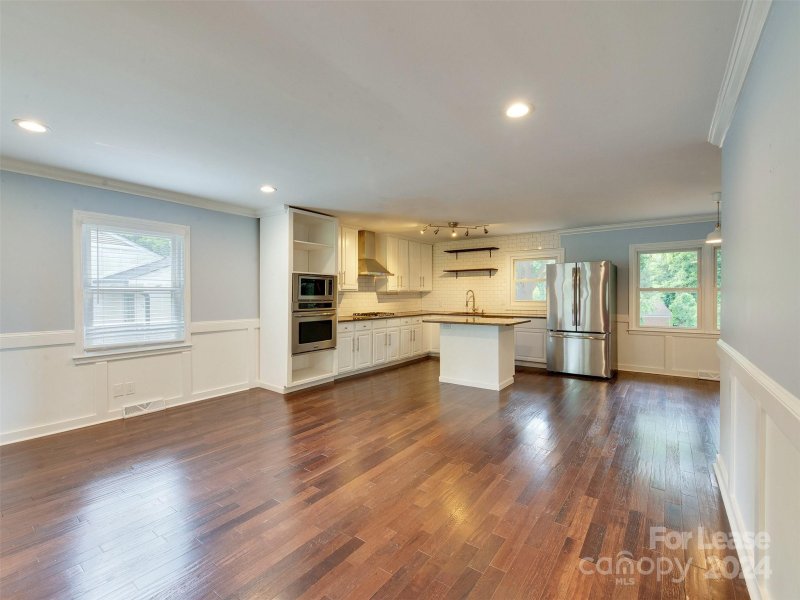 Property image 3 at 2445 Elkwood Circle, Charlotte, NC 28205