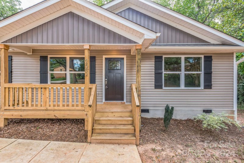 Property image 2 at 2502 Maplewood Drive, Gastonia, NC 28052