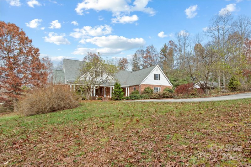 Property image 5 of 38 Southern Visions Drive in Southern Visions, Hendersonville, NC 28792