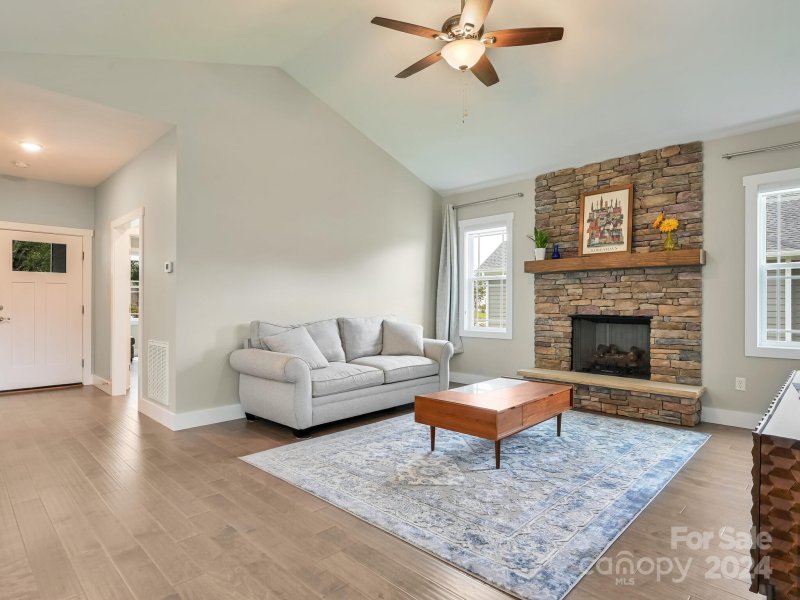 Property image 3 at 20 Windy Acres Knoll Drive, Hendersonville, NC 28792