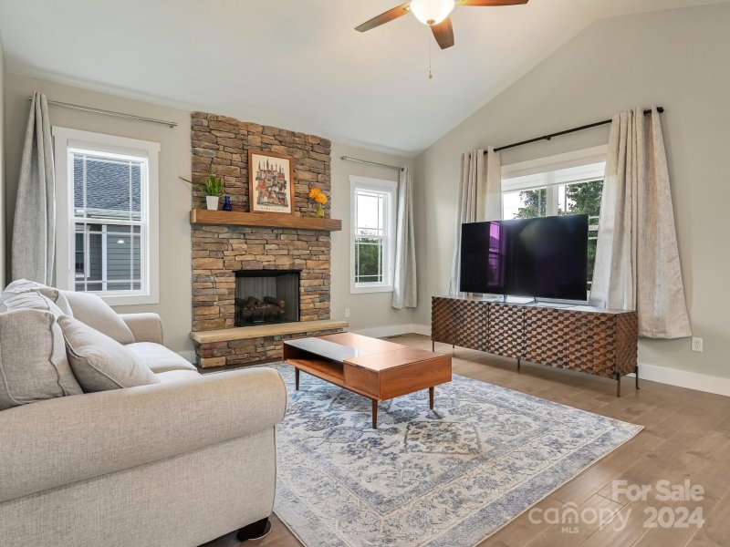 Property image 4 at 20 Windy Acres Knoll Drive, Hendersonville, NC 28792