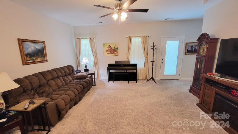 Property image 5 of 343 Ox Bow Circle in River Park, Mount Holly, NC 28120