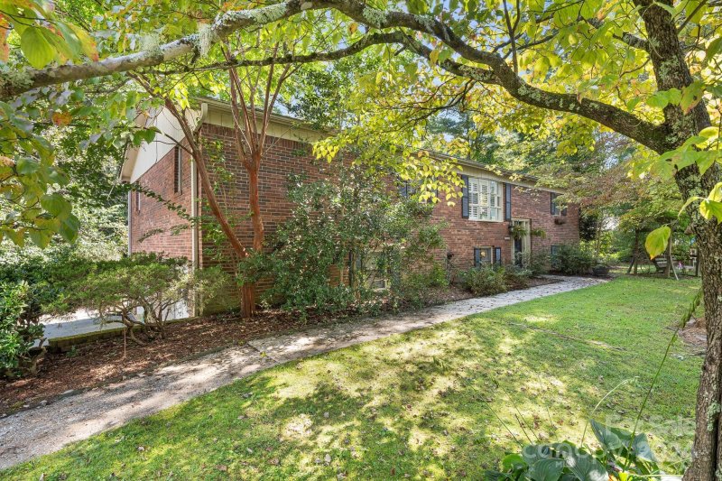 Property image 2 at 164 Haywood Knolls Drive, Hendersonville, NC 28791