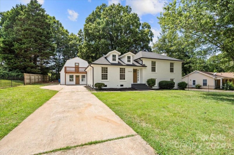 Property image 2 at 13530 Four Oaks Lane, Matthews, NC 28105