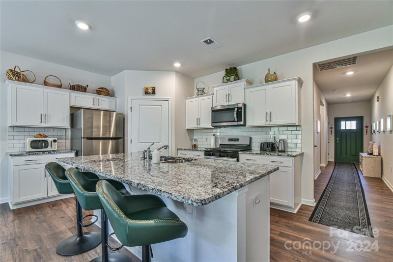 Property image 3 at 915 Newport Court, Asheville, NC 28806