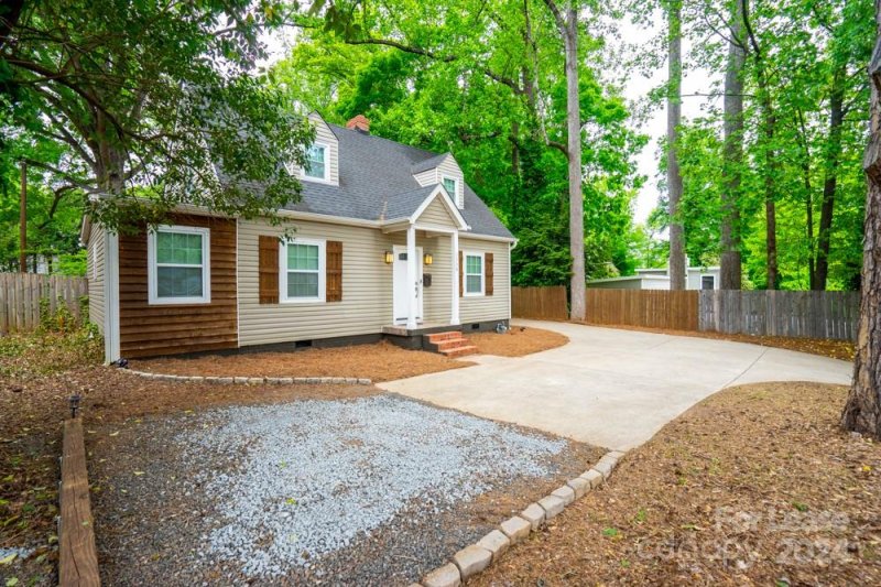 Property image 2 at 3338 Eastway Drive, Charlotte, NC 28205