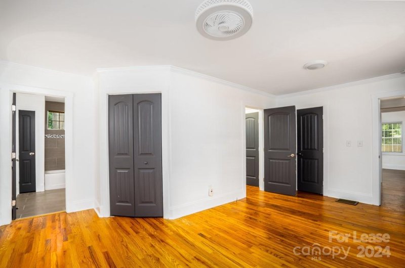 Property image 5 at 3338 Eastway Drive, Charlotte, NC 28205