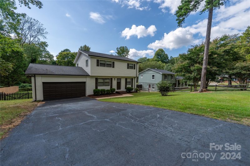 Property image 4 at 908 Tally Ho Court, Charlotte, NC 28212