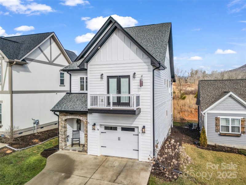 Property image 3 of 16 Tudor Way in Tudor Croft, Black Mountain, NC 28711