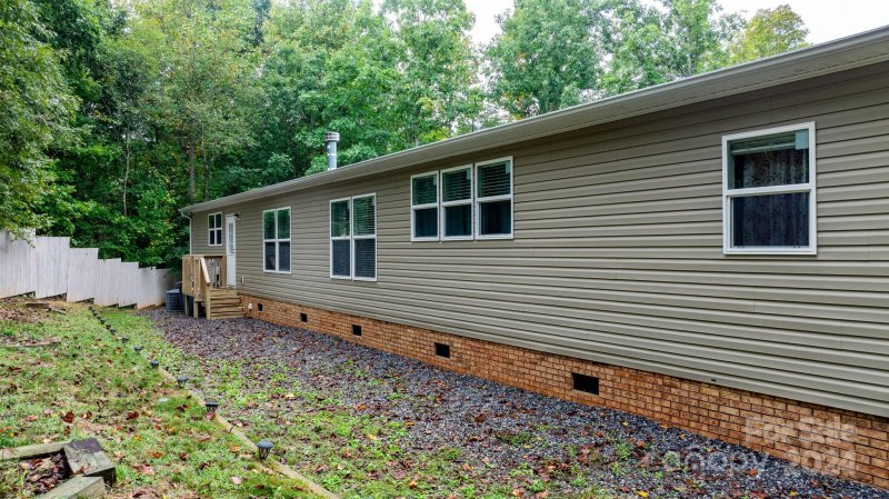 Property image 3 at 3035 Dalton Drive, Morganton, NC 28655