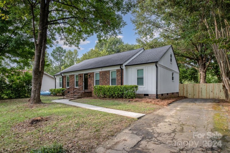 Property image 4 at 1627 Bonnie Lane, Charlotte, NC 28213