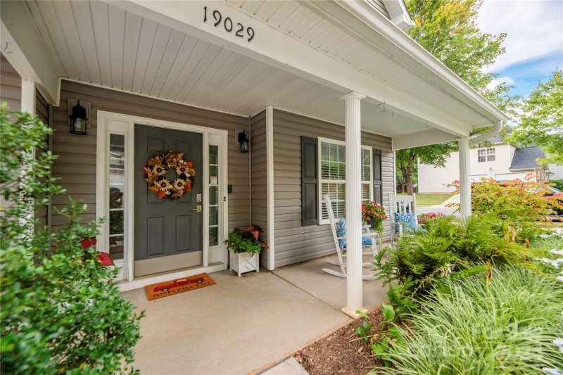 Property image 3 at 19029 Kanawha Drive, Cornelius, NC 28031