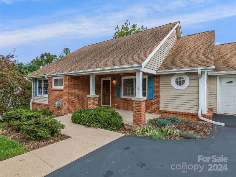 Property image 2 at 1115 Citation Circle, Hendersonville, NC 28739