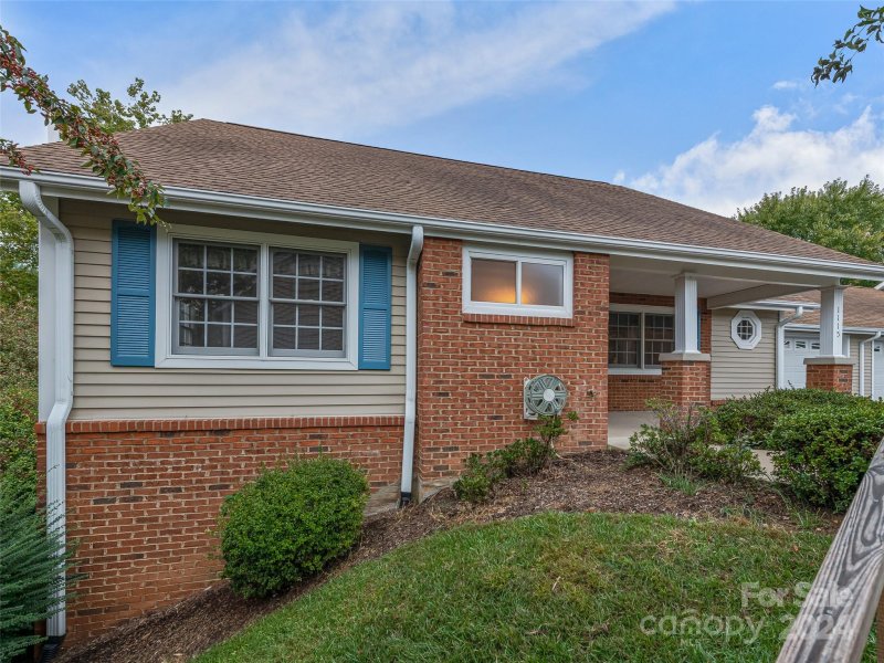 Property image 4 at 1115 Citation Circle, Hendersonville, NC 28739