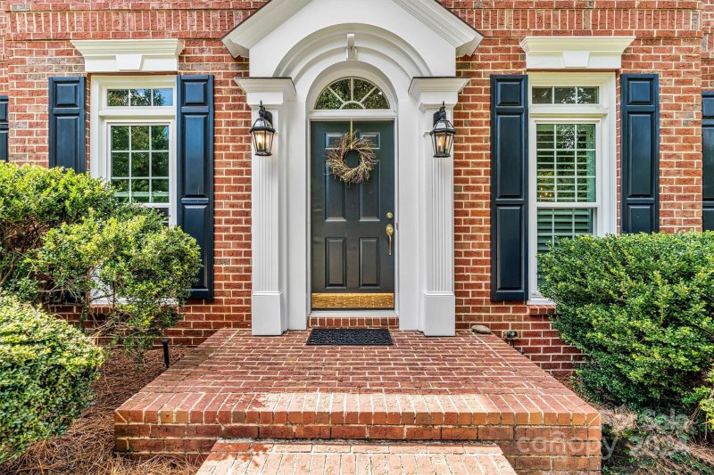 Property image 3 at 11021 Parkleigh Drive, Charlotte, NC 28262