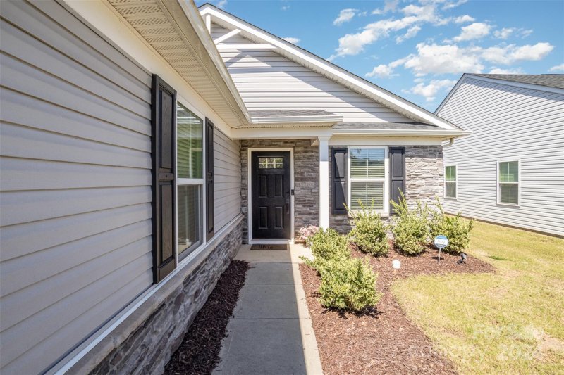 Property image 3 at 6041 Bellastead Drive, Charlotte, NC 28214