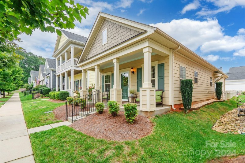 Property image 2 at 2610 Eight Iron Drive, Denver, NC 28037