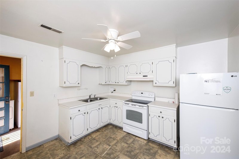 Property image 4 at 3631 Braden Drive, Charlotte, NC 28216