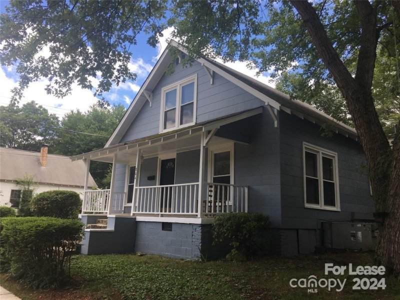 Property image 2 at 804 Spruce Street, Mooresville, NC 28115