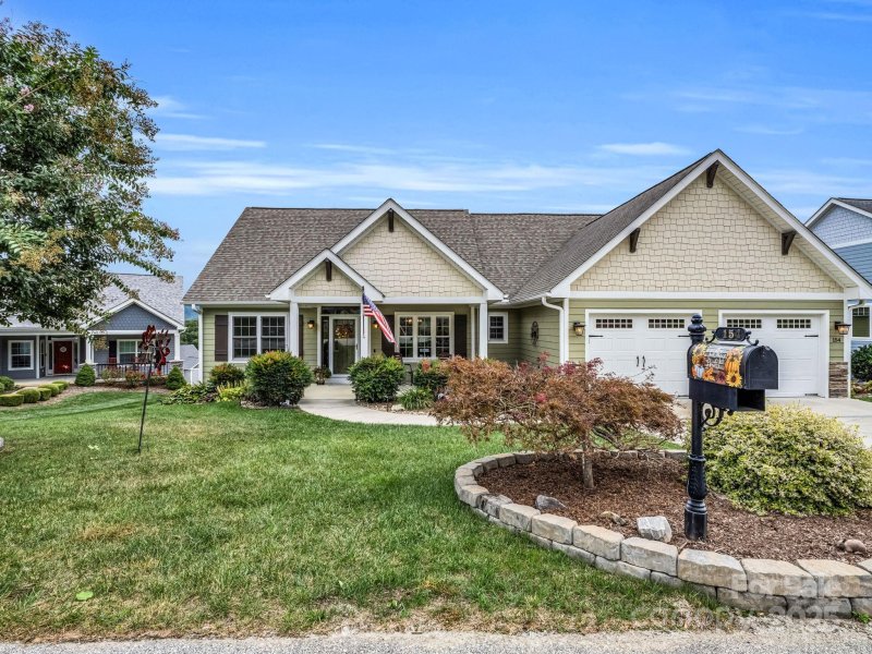 Property image 2 at 154 N Anvil Avenue, Hendersonville, NC 28792